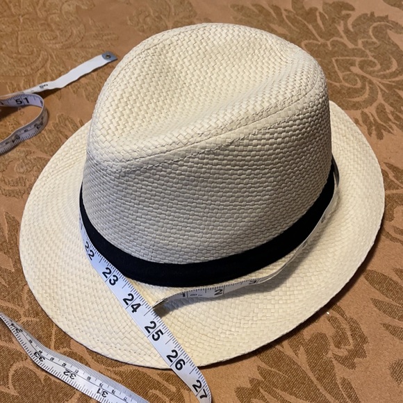 New hat by old navy - Picture 9 of 11